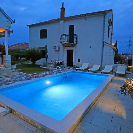 Ana With Private Pool شقة