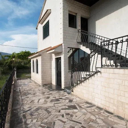 Ana With Private Pool شقة