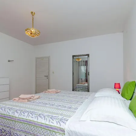 Ana With Private Pool شقة