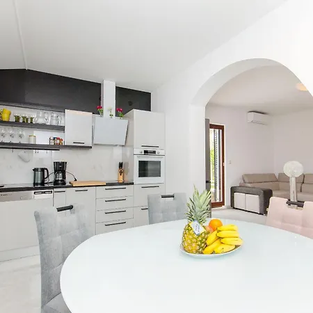 Apartment Ana With Private Pool