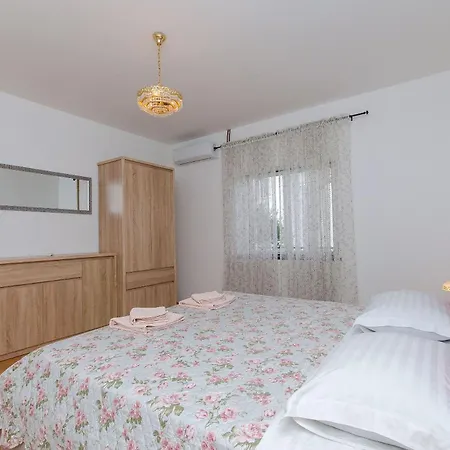 Ana With Private Pool سولين