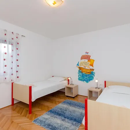 Apartment Ana With Private Pool Solin