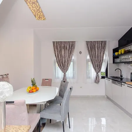 Ana With Private Pool شقة *