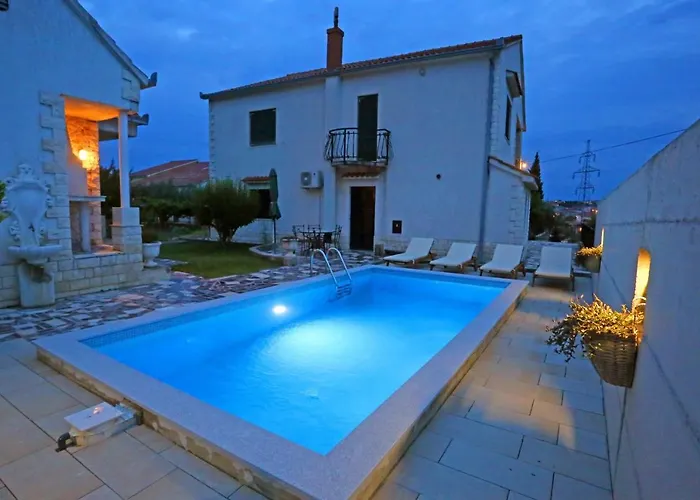 Ana With Private Pool Appartement