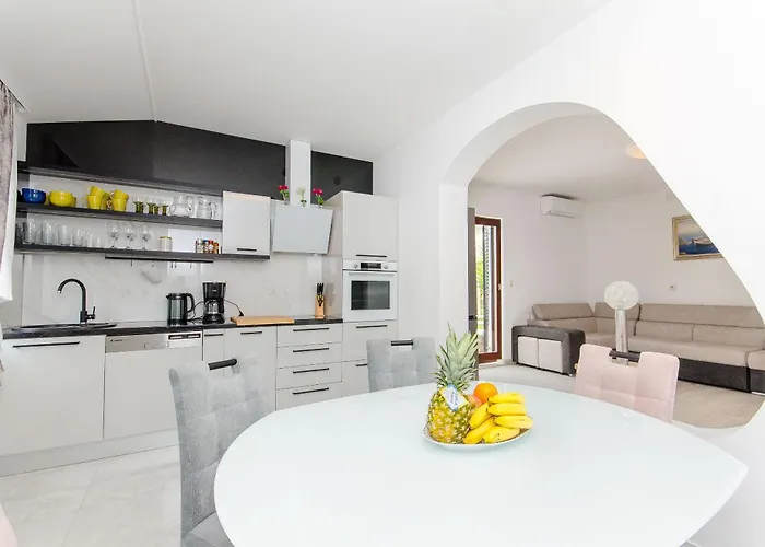 Appartement Ana With Private Pool