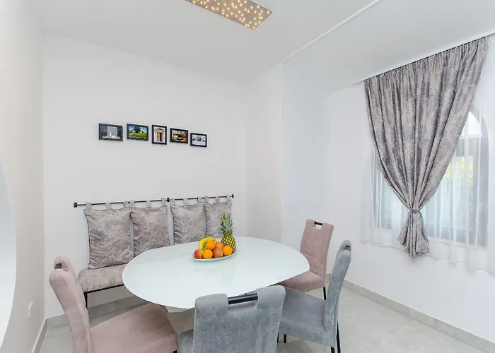 Ana With Private Pool Appartement Solin