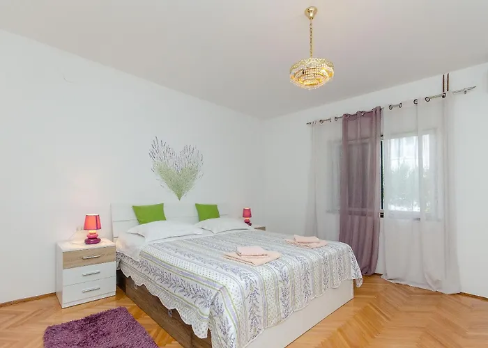 Appartement Ana With Private Pool Solin