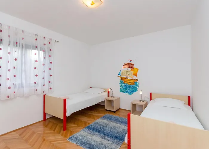 Appartement Ana With Private Pool Solin